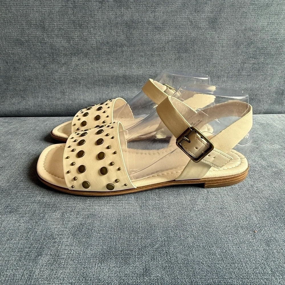 Frye & Co Womens Brooklyn Sandals 9.5 White Adjustable Ankle Strap Flat Studded